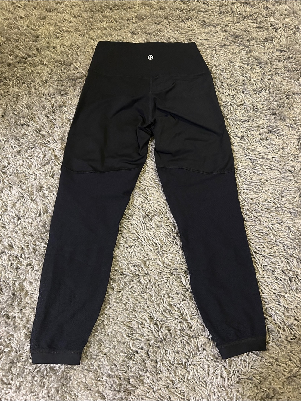 Lululemon athletica Women’s Black Athletic Leggings with Mesh Panels Size 6